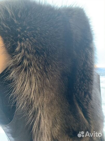 Жилетка меховая женская енот
