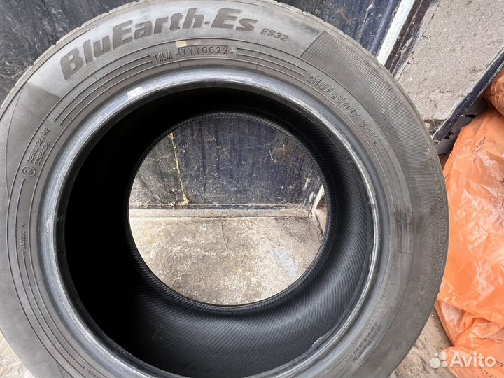 Yokohama Bluearth ES32 215/55 R17 94V