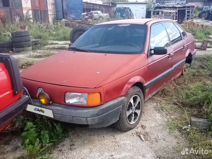 Volkswagen Passat 1.8 МТ, 1991, битый, 300 000 км