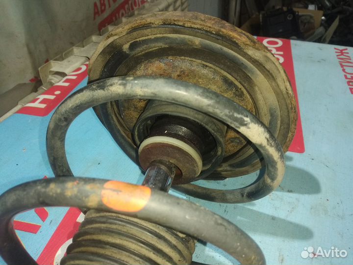 Стойка передняя левая Ниссан Премьера P12