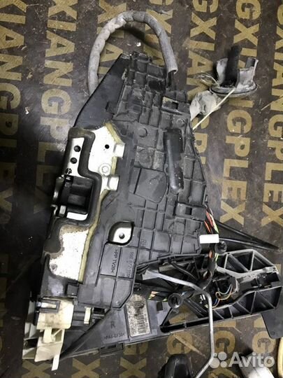 Замок двери передний правый Mercedes S-Class W221