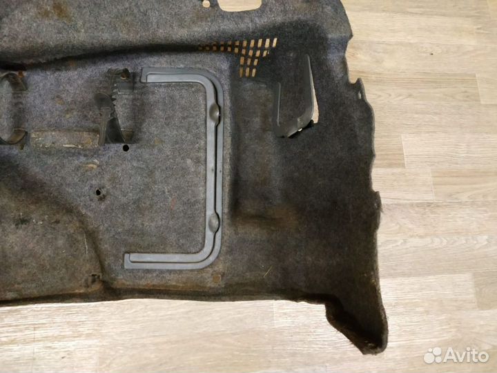 Обшивка багажника правая Nissan Primera P11E