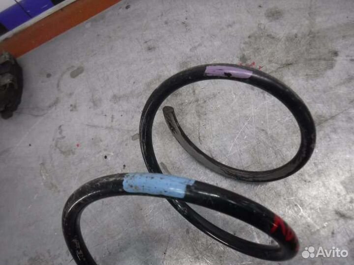 Пружина передняя левая Toyota Corolla 124 правый