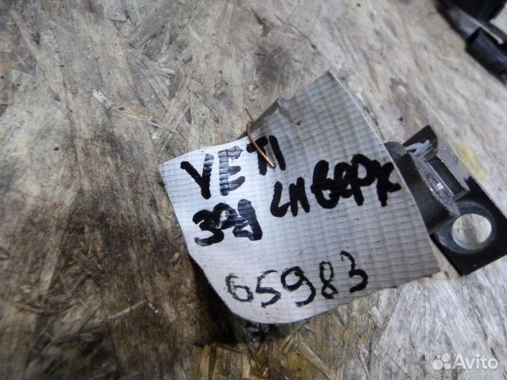 Петля двери задней левой верхняя Skoda Yeti 2009-2