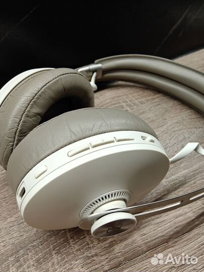 Наушники Sennheiser Momentum 3 Wireless