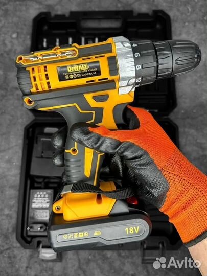 Шуруповерт dewalt 18v. Новый