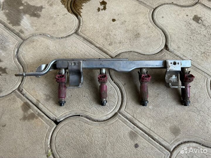 Топливная рампа с Форсунками Mazda 3 BK 2003-2009