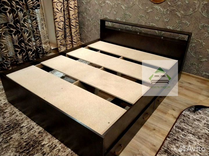 Кровать