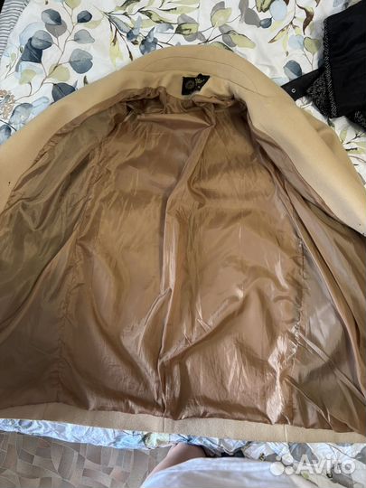 Продам пальто бежевое