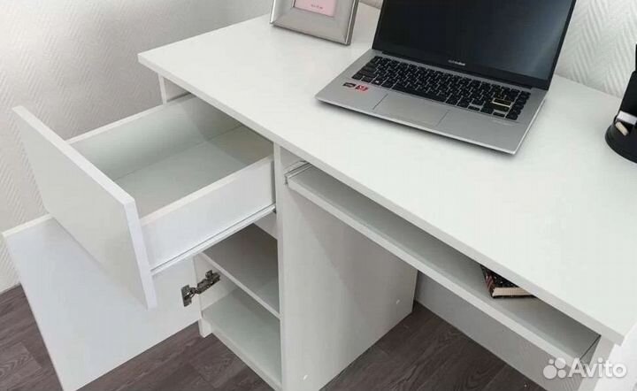 Компьютерный стол новый с тумбой