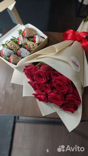 Красные розы + клубника в шоколаде