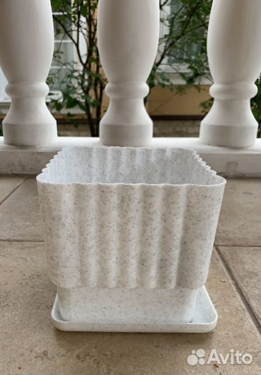 Горшок кашпо белый