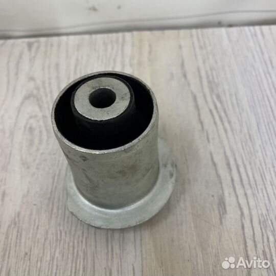 Сайлентблок балки Renault symbol Лев, Прав