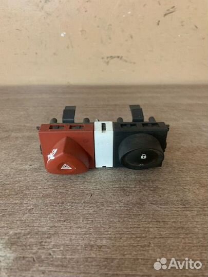 Кнопка аварийной сигнализации Megane II