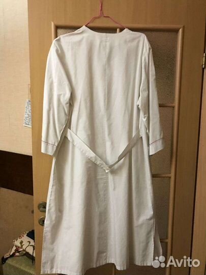 Белый медицинский халат