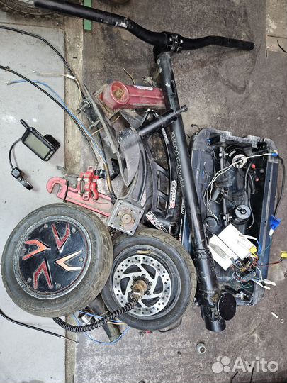 Куго Бустер электросамокат на запчасти