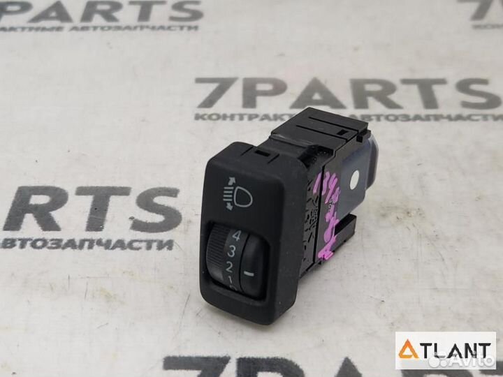 Кнопка toyota isis