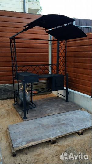 Мангал с крышей