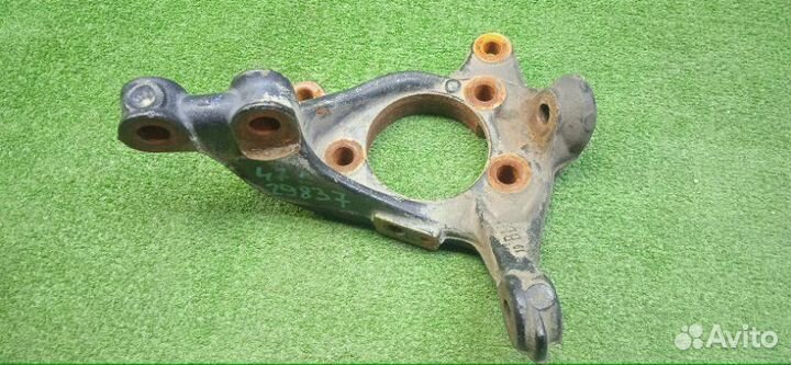 Кулак поворотный передний левый Toyota Corolla