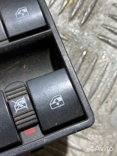 Блок управления стеклоподъемниками задний левый