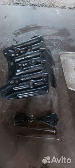 Крепление аккумулятора Nissan Murano Z50