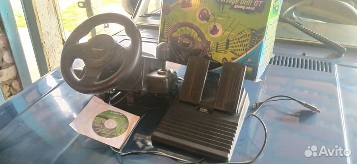 Игровой руль с педалями