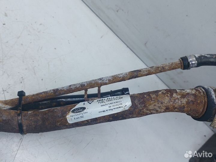 Форд фокус 1. Заливная горловина. Хэтчбек седан