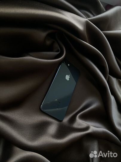 iPhone 8, 64 ГБ