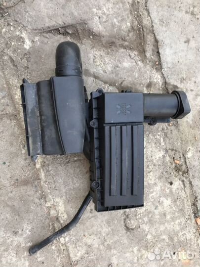 Корпус воздушного фильтра Volkswagen Golf 5 1.9 TD