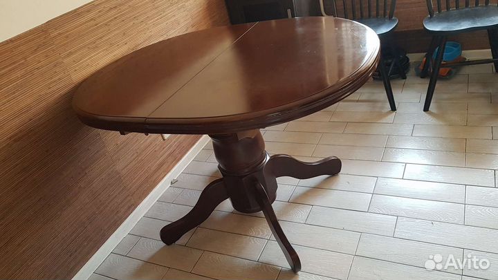 Стол обеденный