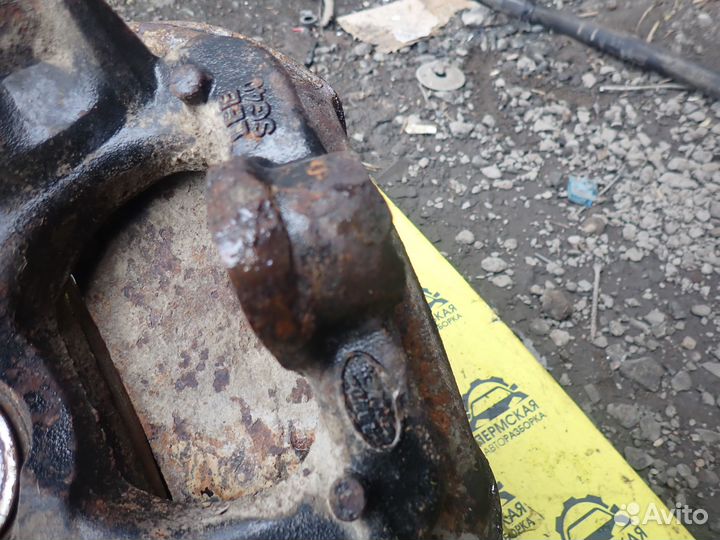 Кулак передний правый Range Rover Sport 2005-2012