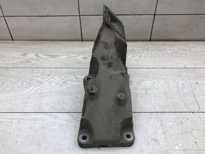 Кронштейн двигателя правый Land Rover Range Rover