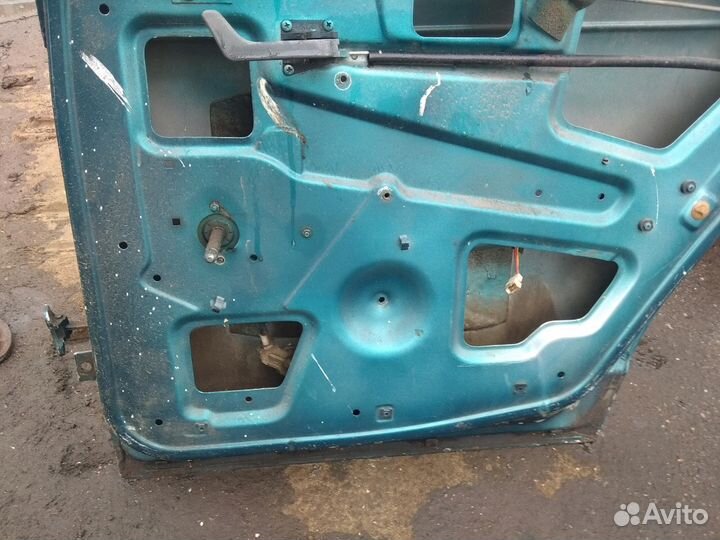 Задняя правая дверь Ваз 2110
