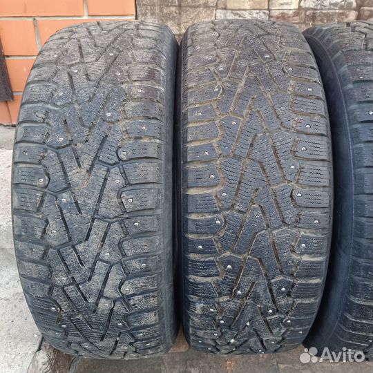 Pirelli Ice Zero 215/55 R17