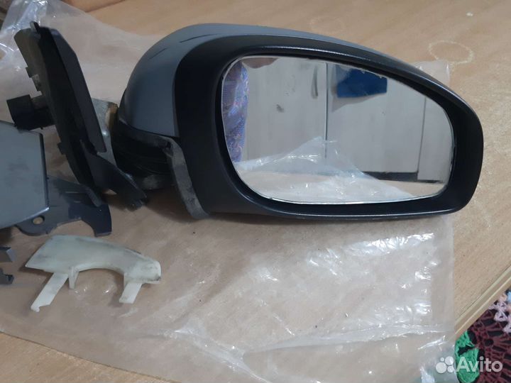 Боковое зеркало