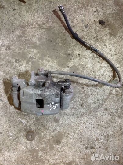 Mitsubishi Pajero Sport 2 суппорт передний правый