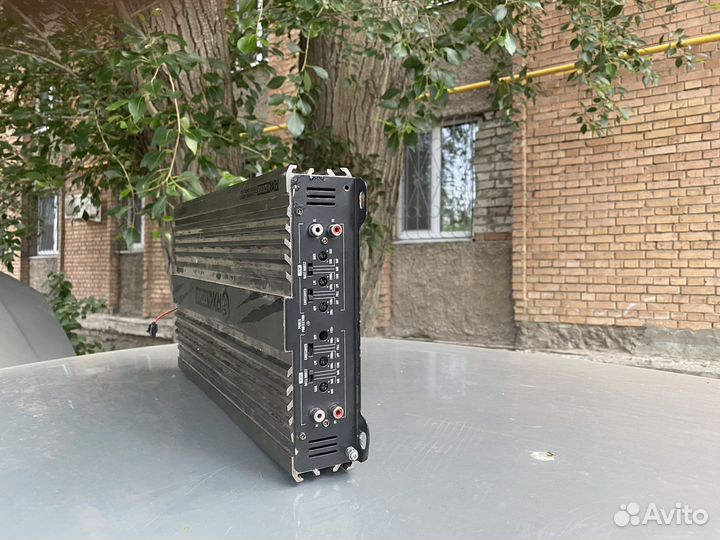 Усилитель в автомобиль