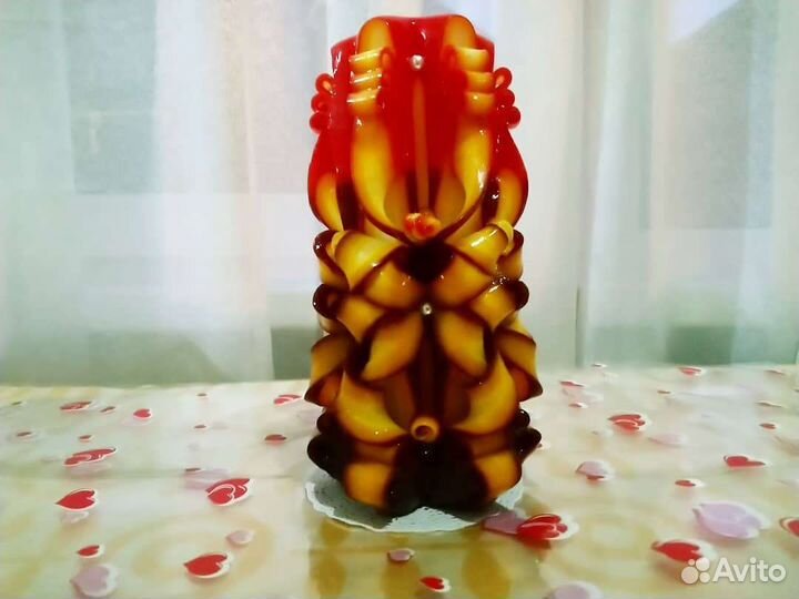 Свечи резные, лебеди и снегири на праздники