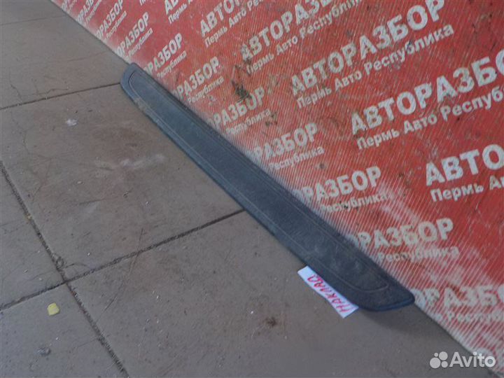 Накладка порога передняя правая Toyota Corolla