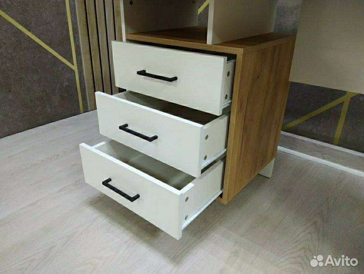 Компьютерный стол. рабочий лайт