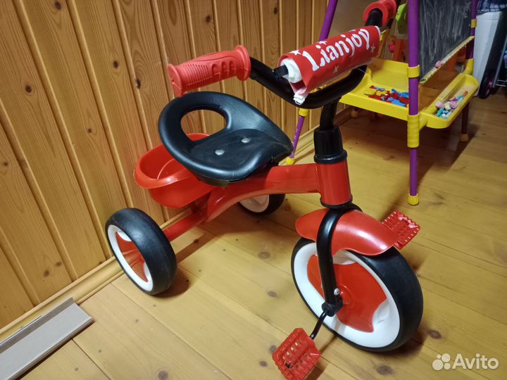Детский трехколесный велосипед