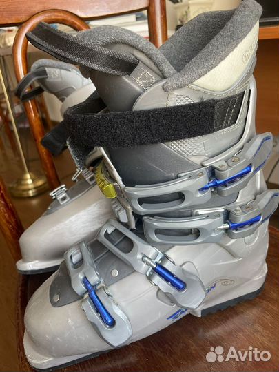 Продаю женские лыжные ботинки