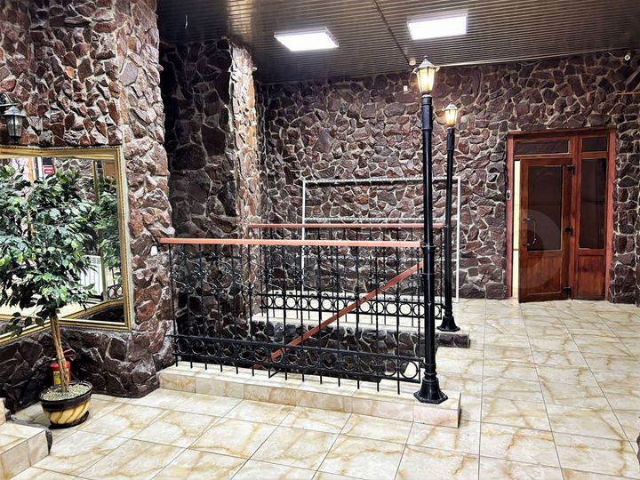 Сдам торговое помещение, 215 м²