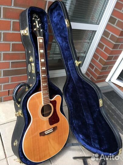 Акустическая гитара 