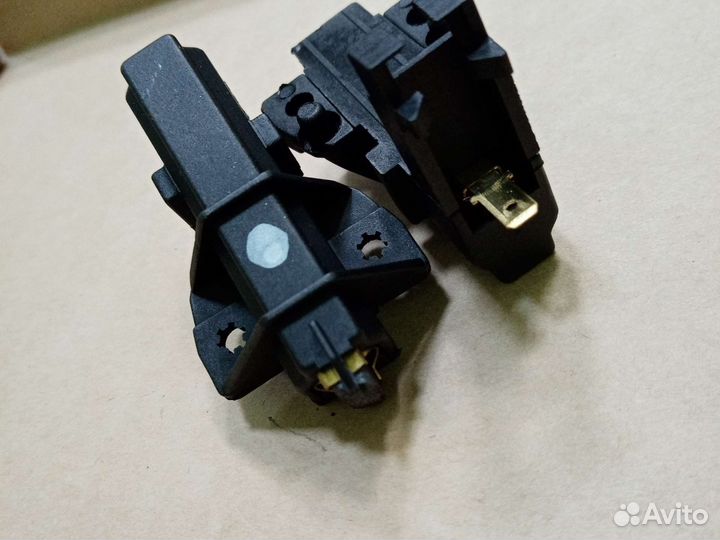 Щетки угольные в корпусе для электродвигателя см