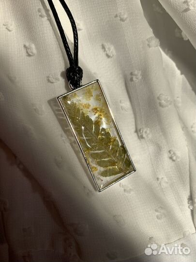 Кулон с живыми цветами