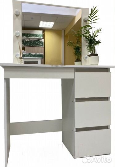 Стол макияжный с подсветкой