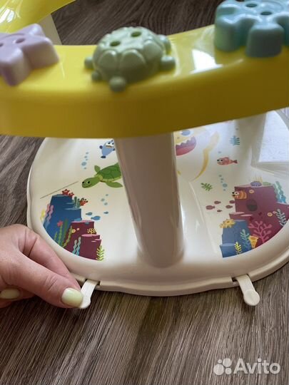 Стульчик для купания Baby Shark М8489