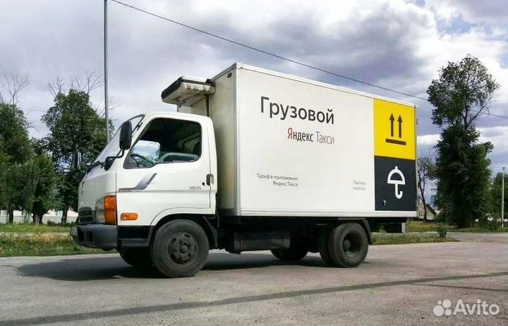 Водитель с личным грузовым авто