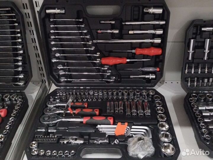 Набор инструментов для автомобиля